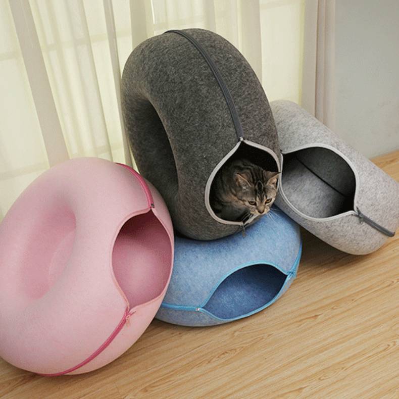 Seasons Cat Round Felt Pet Nest